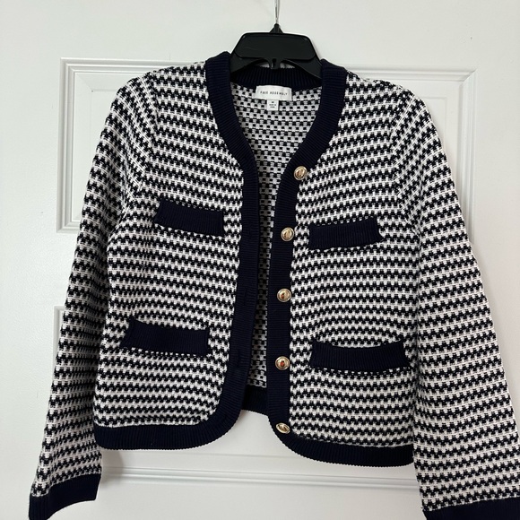 Navy and White Women's Sweater - Picture 3 of 5